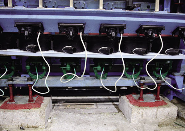 R535Ab粘膠長絲半連續(xù)紡絲機(jī) R535Ab粘膠長絲半連續(xù)紡絲機(jī)